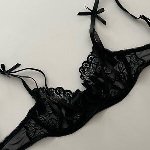NWOT Romantic Sexy Black Lace Lingerie Underwire Bra with Ribbon & Bows Size XS